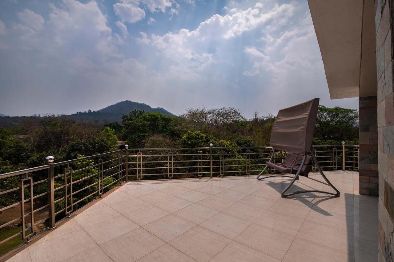 Aqua & Sage By Stayvista - Riverside Villa With Pool & Terrace Karjat Buitenkant foto