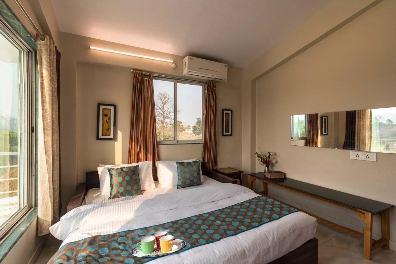 Aqua & Sage By Stayvista - Riverside Villa With Pool & Terrace Karjat Buitenkant foto