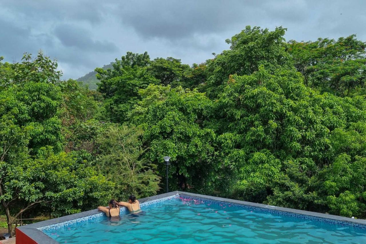 Aqua & Sage By Stayvista - Riverside Villa With Pool & Terrace Karjat Buitenkant foto