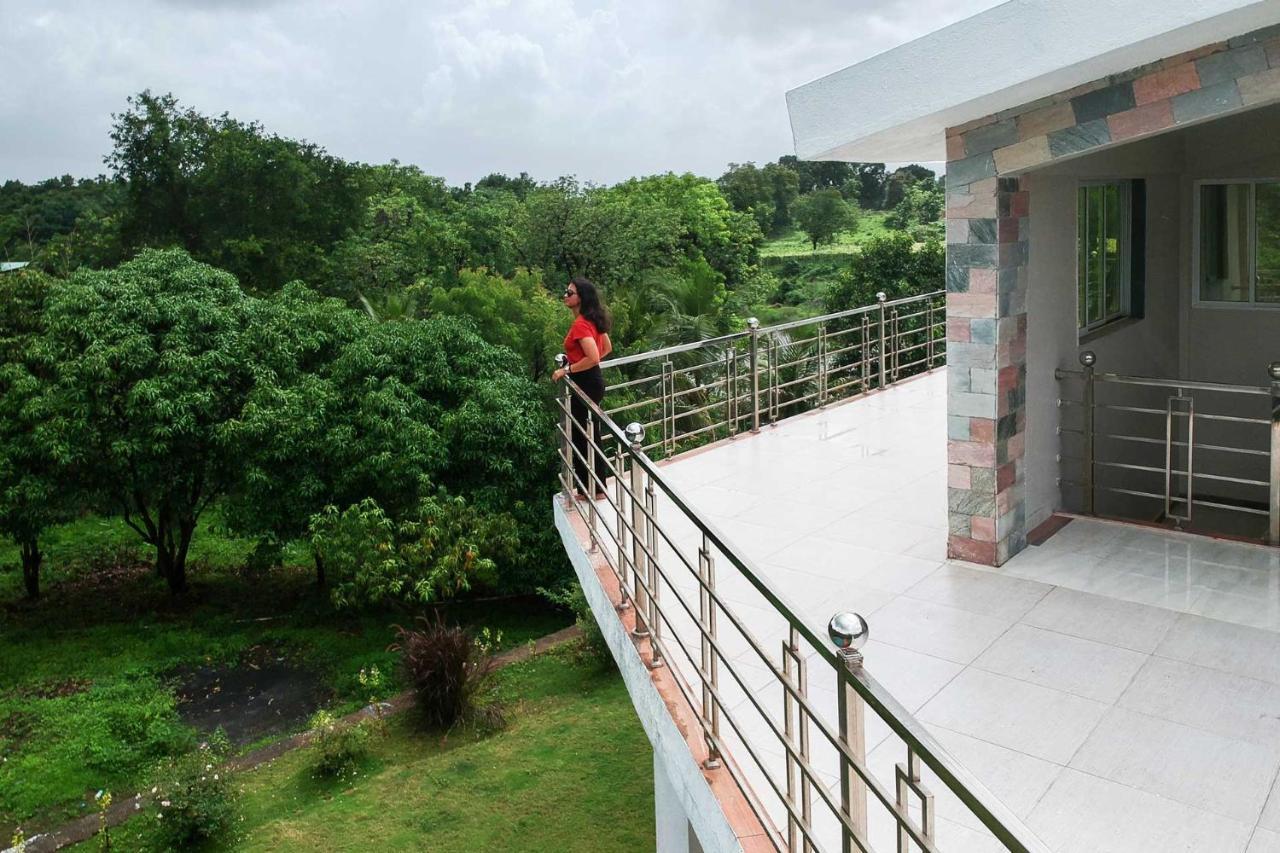 Aqua & Sage By Stayvista - Riverside Villa With Pool & Terrace Karjat Buitenkant foto