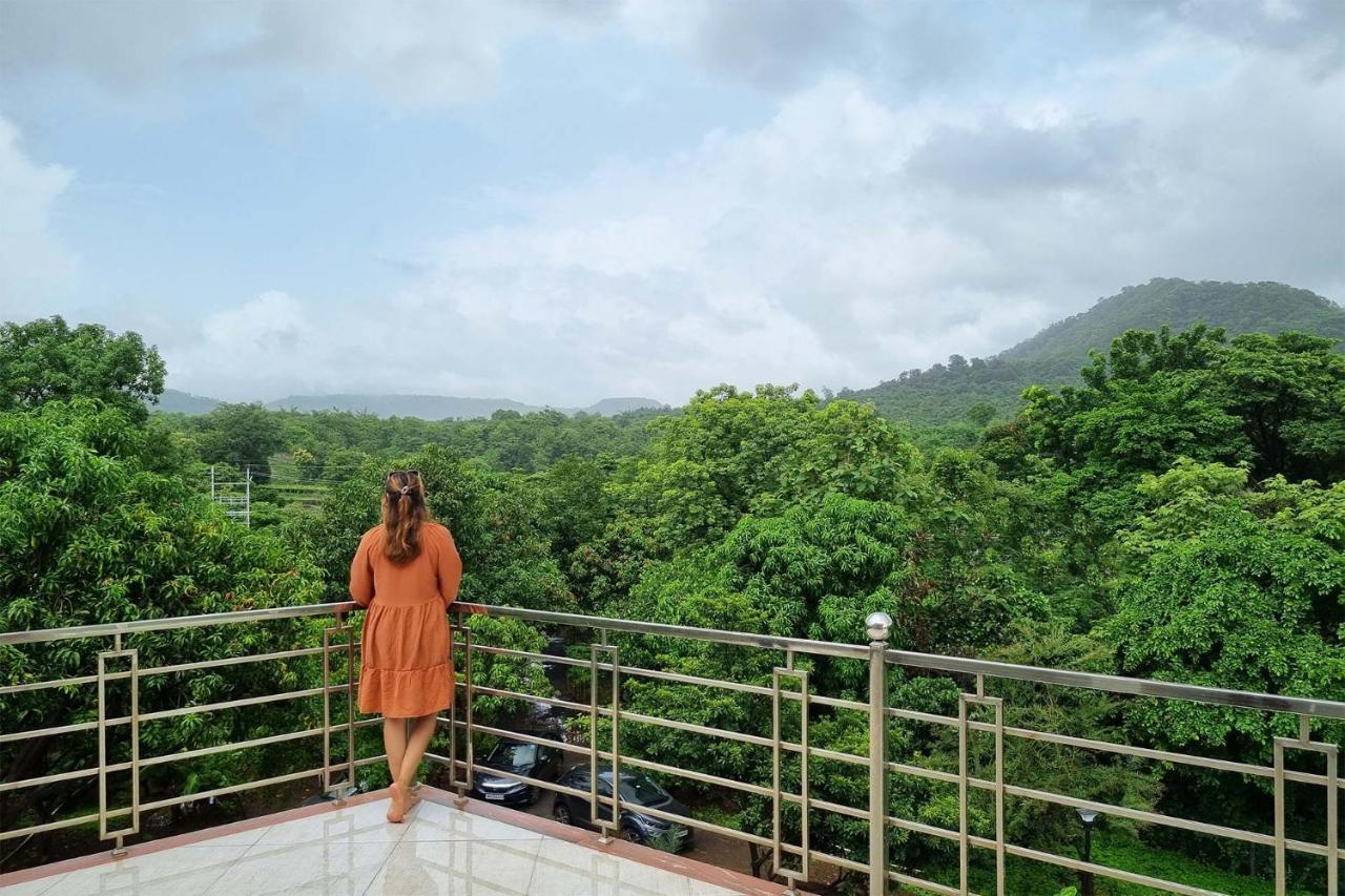 Aqua & Sage By Stayvista - Riverside Villa With Pool & Terrace Karjat Buitenkant foto