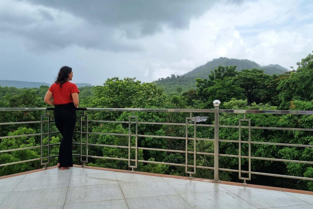 Aqua & Sage By Stayvista - Riverside Villa With Pool & Terrace Karjat Buitenkant foto